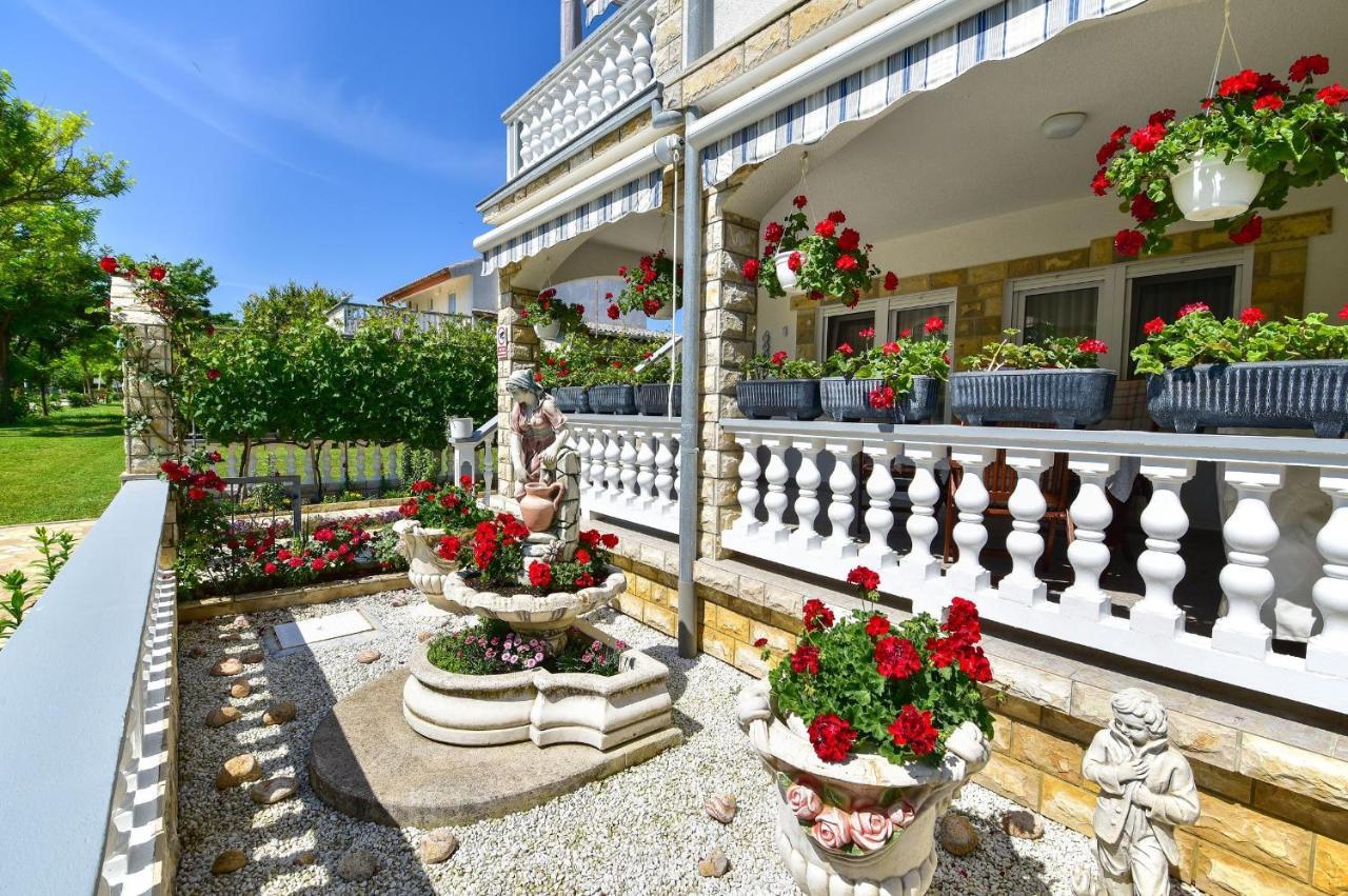Apartments Rote Rosen Нин Экстерьер фото